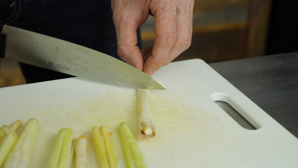 bruising lemongrass stalks