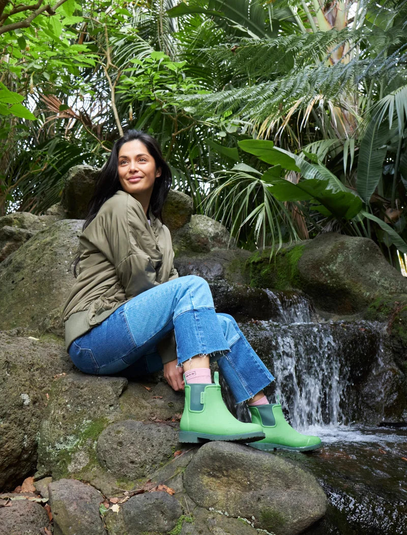 green boots on jeans (2)