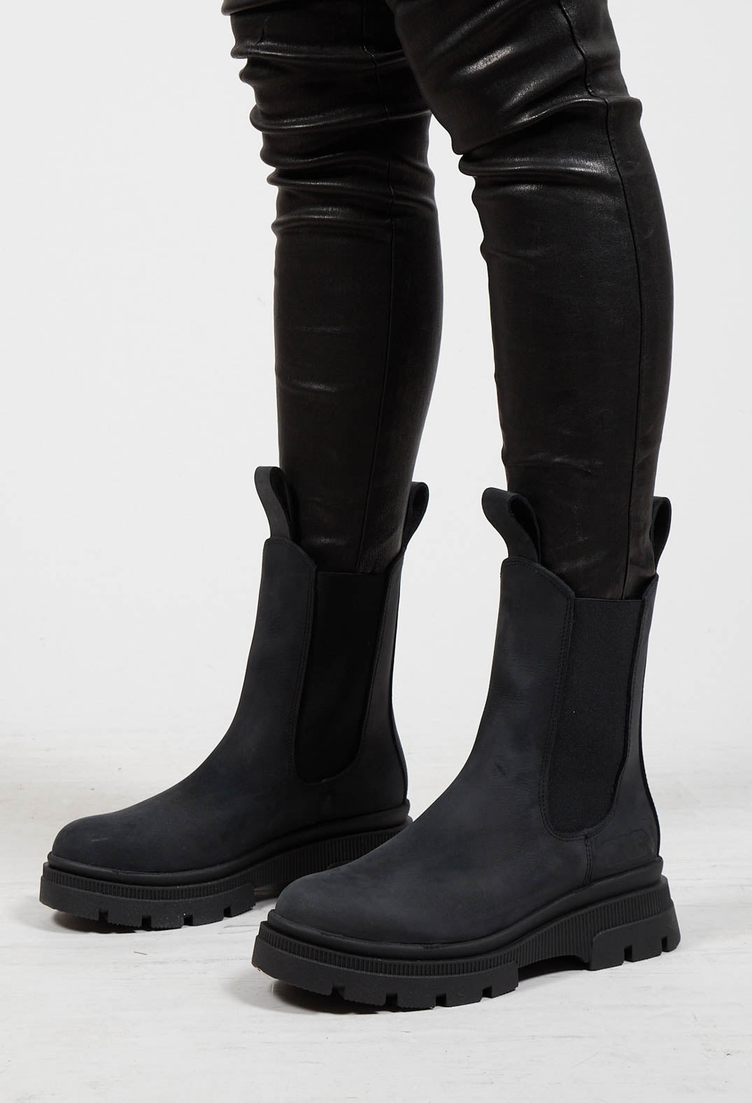 Chelsea Boots in New Black