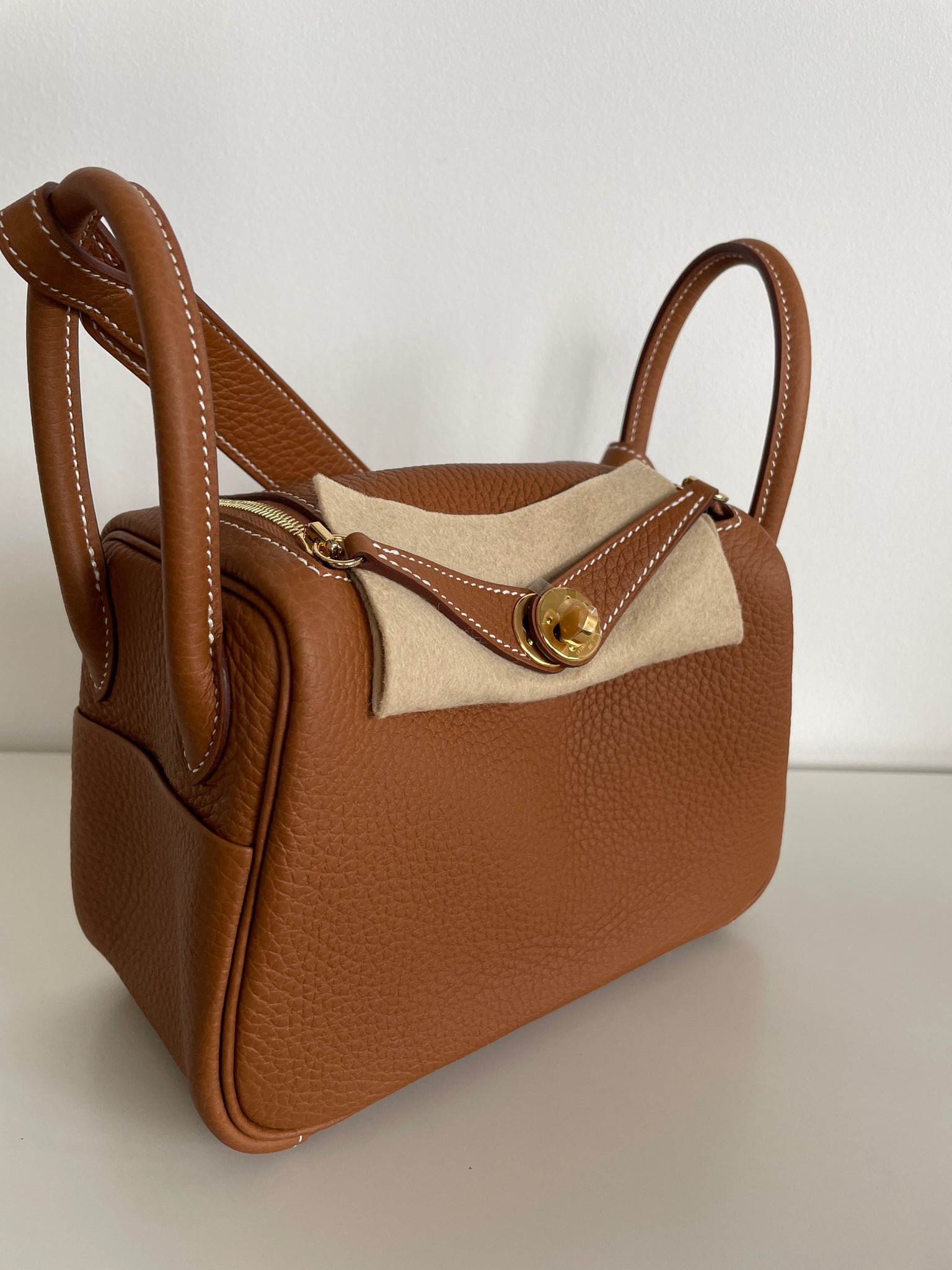 hermes lindy gold hardware