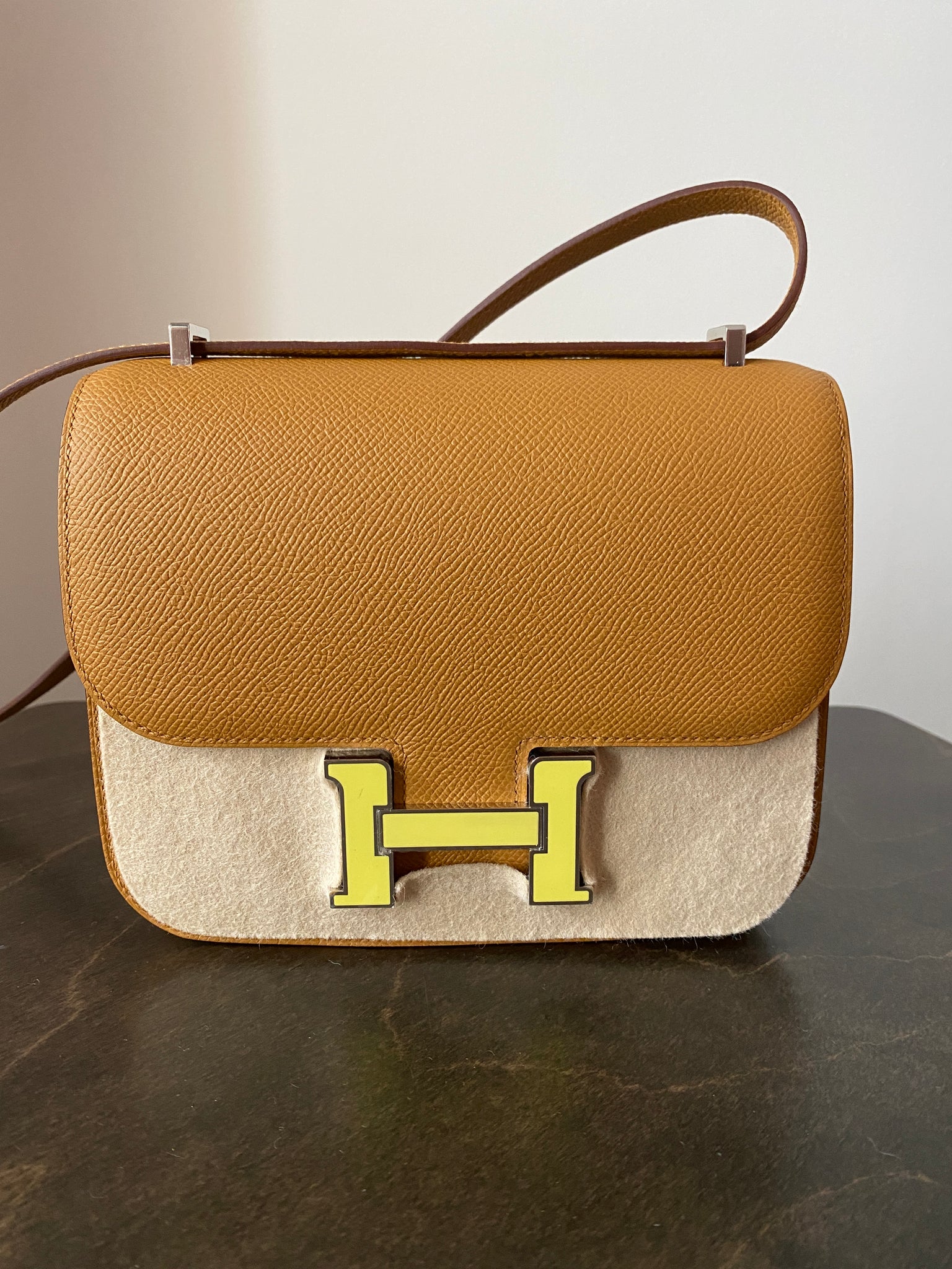 hermes constance lime