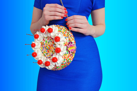 Artist makes hyperrealistic food-inspired handbags - video Dailymotion