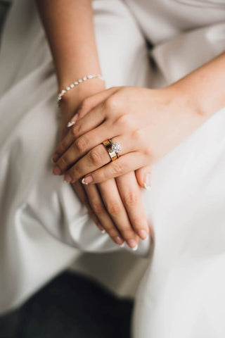 bride with hands with rings 