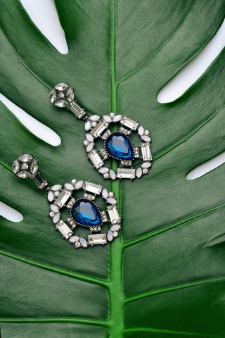 earrings on a leaf 