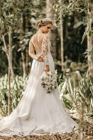 bride in dress with train and flowers 