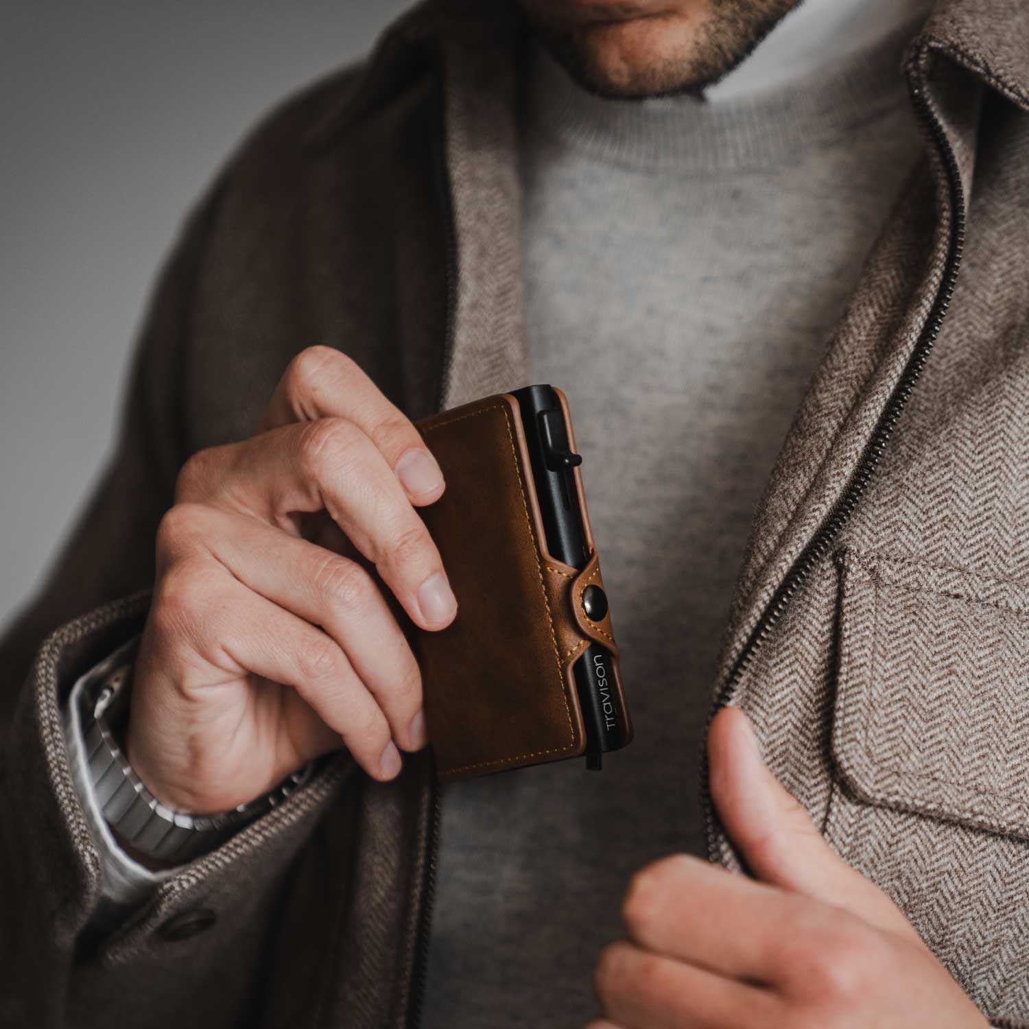 Smart Wallet in hellbraun für den modernen Look