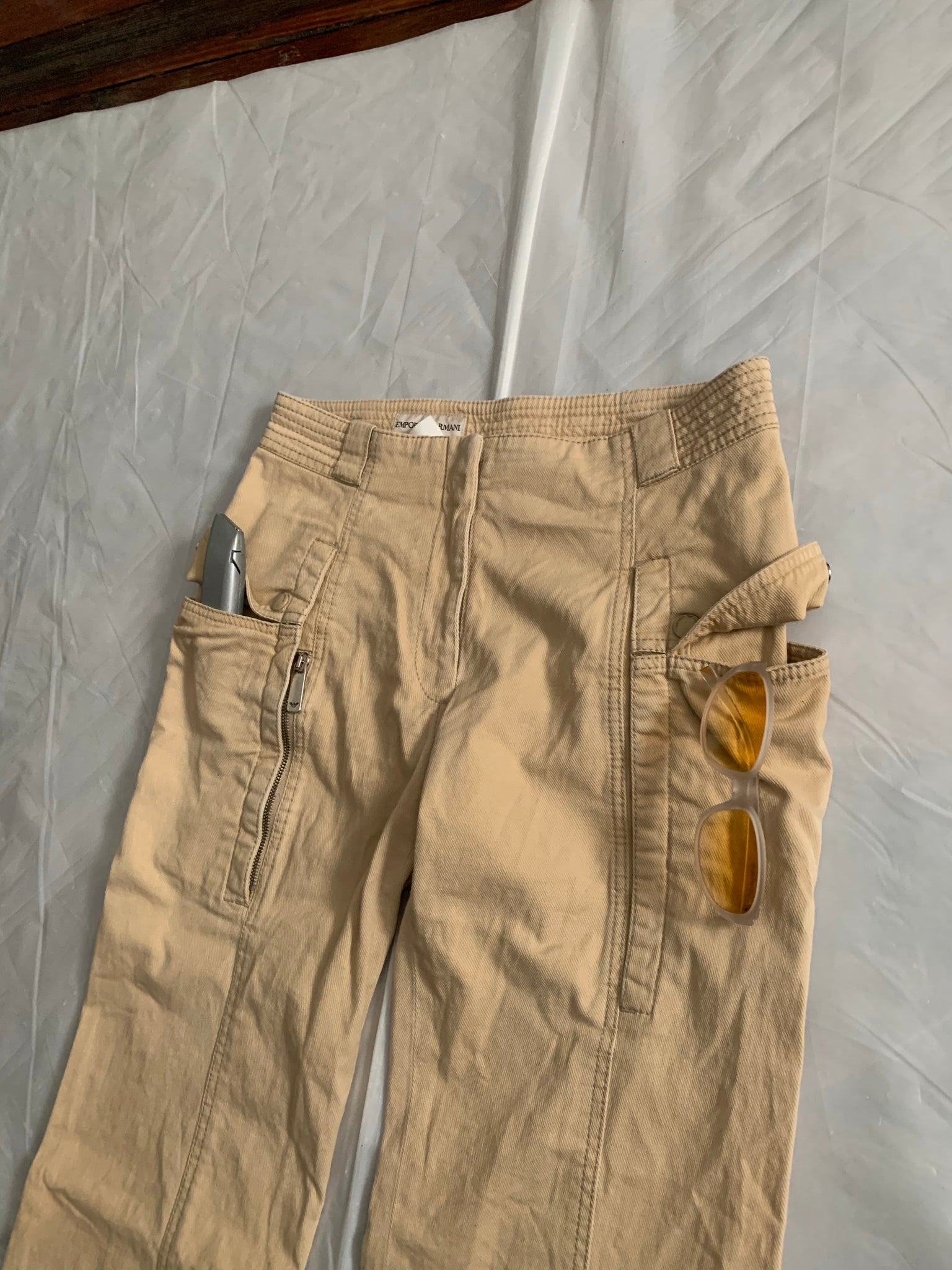 Calvin Klein Cargo Capri Pants – CHEZ SNOW BUNNY