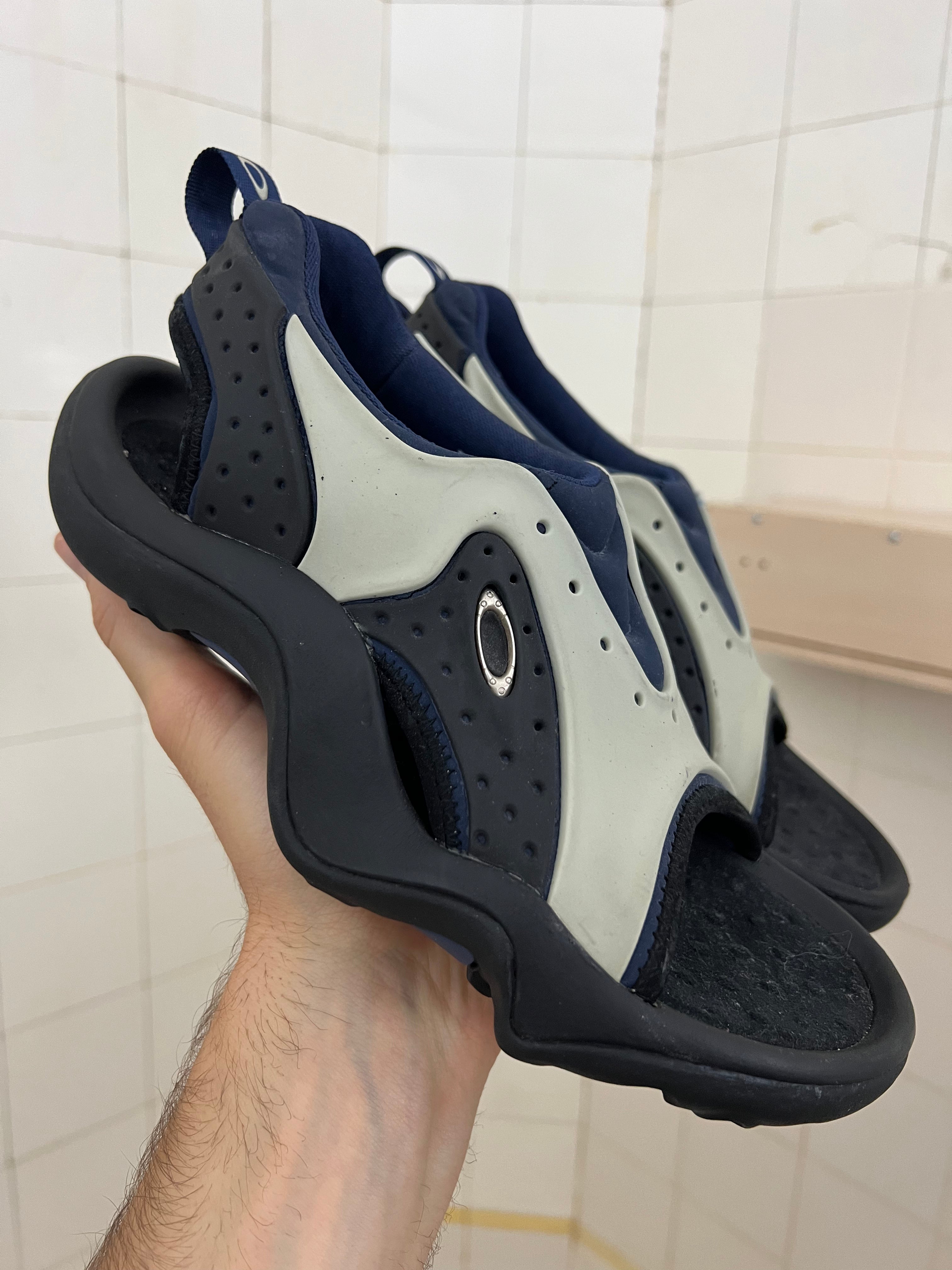 2000s Oakley ‘Solid Smoke’ Sandals in Blue and Grey - Size 7.5 US