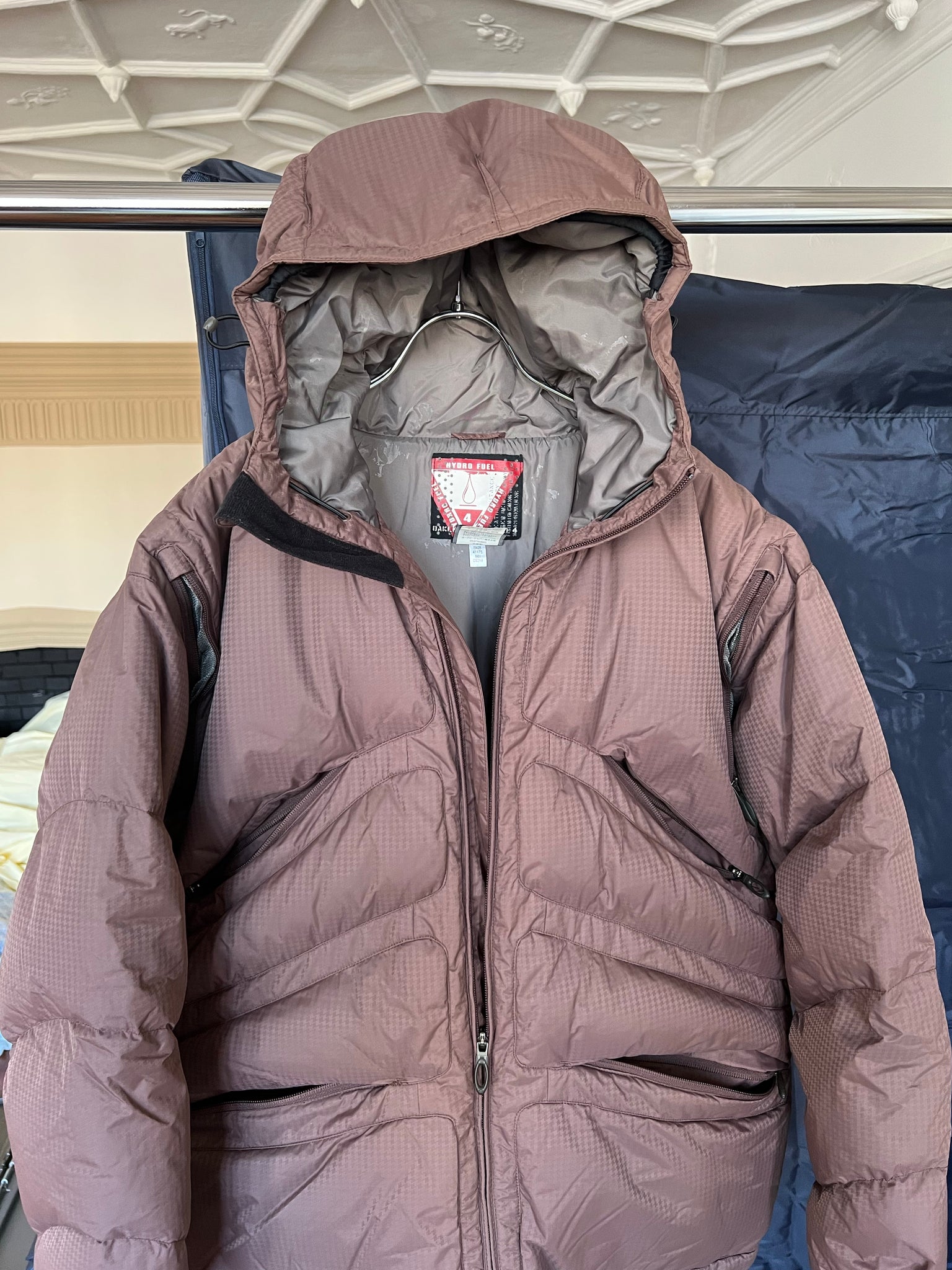 2000s Vintage Oakley Anatomical Snowboard Puffer - Size L