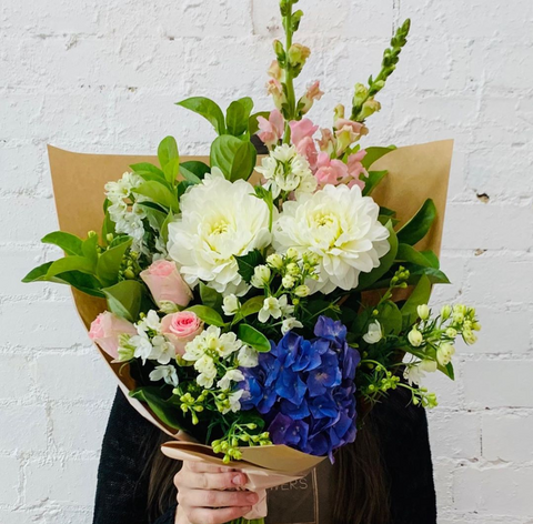 https://www.amazinggrazeflowers.com.au/collections/flowers-online-melbourne/products/daily-bouquets