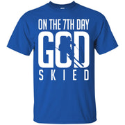 Skiing – Skiing On the 7th god skied Men T-shirt