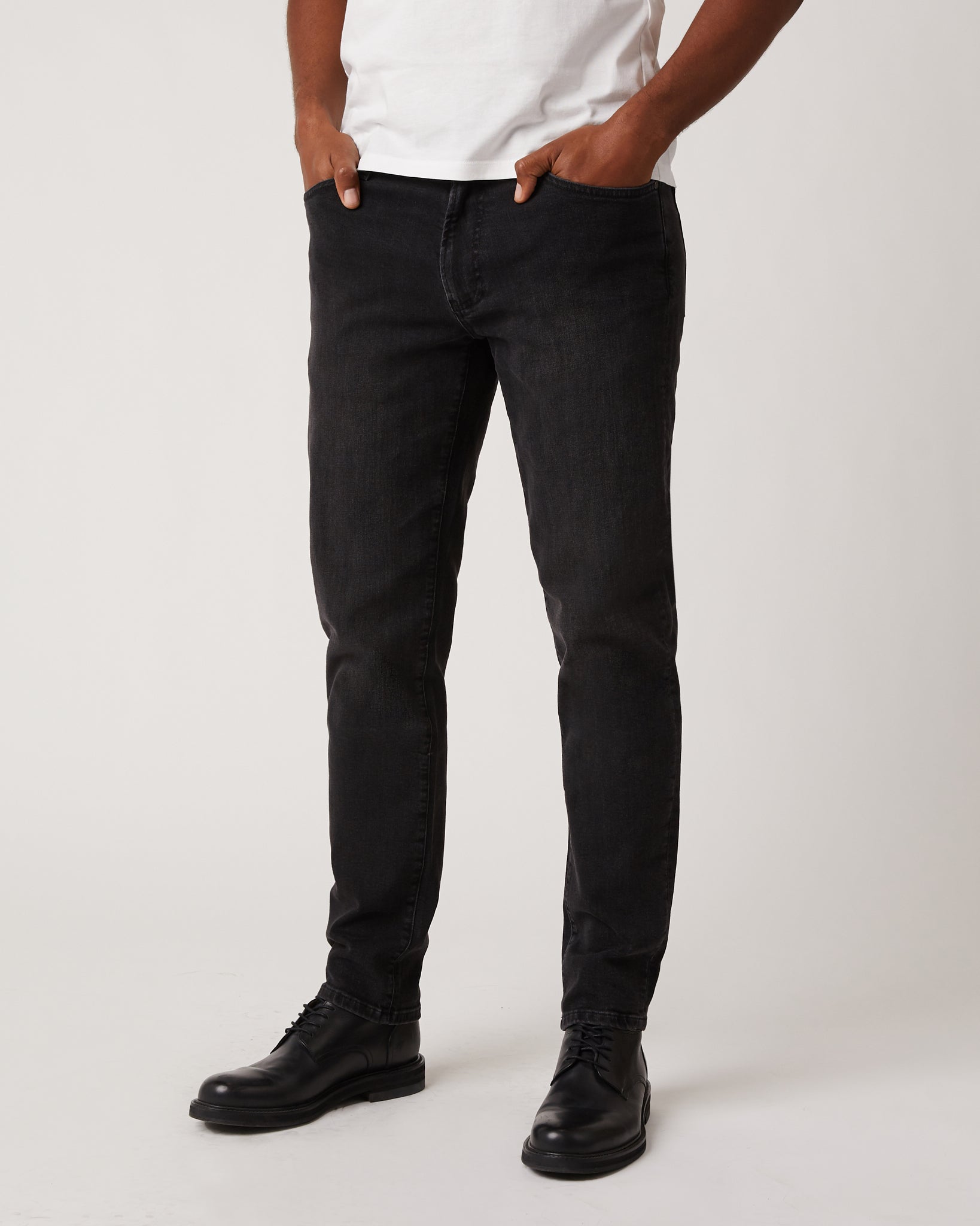 Men's Athletic Taper Jeans in Faded Black | DSTLD