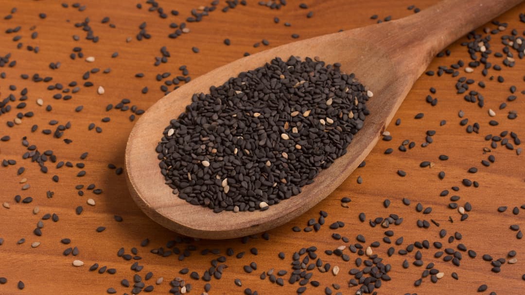 Black sesame seeds vs. White