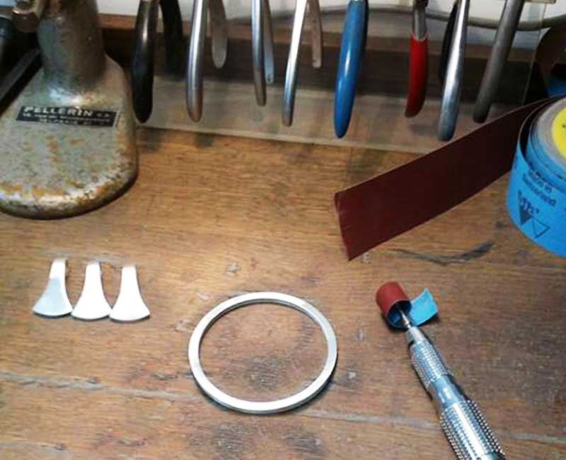 Outils pour réaliser les bracelets en argent