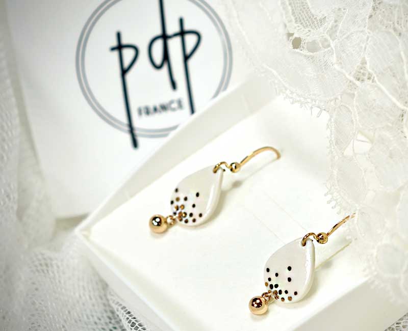 Boucles d'oreilles en porcelaine blanche et or pour femme pour 20 ans de mariage