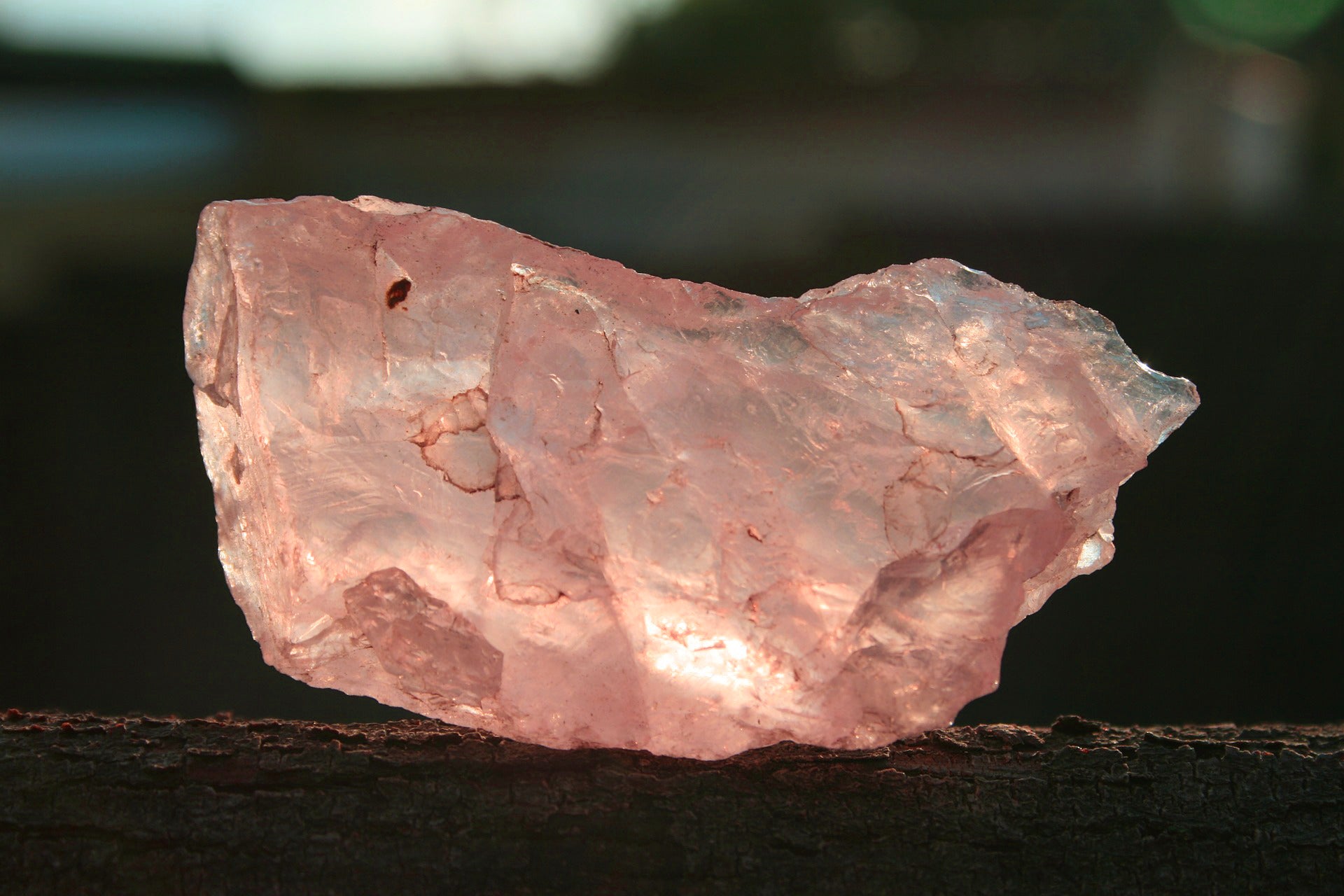what does rose quartz heal