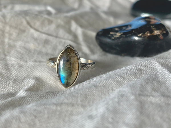 LABRADORITE RING