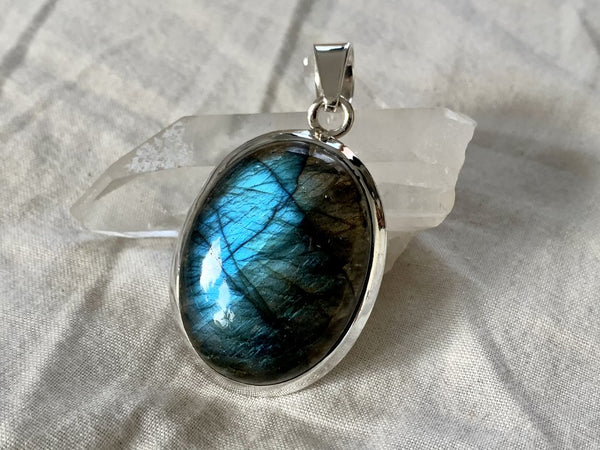 LABRADORITE PENDANT