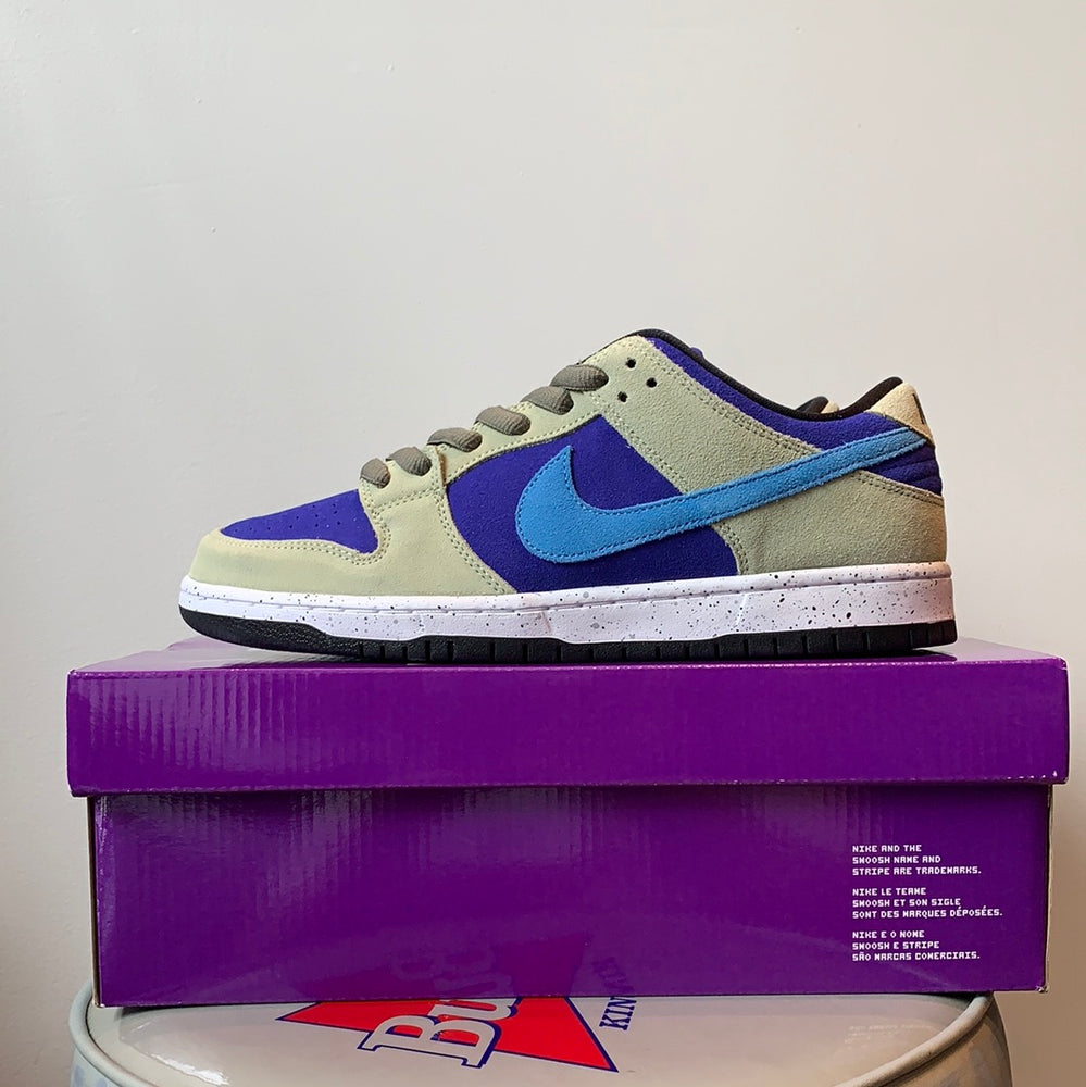 Nike SB Dunk Low Pro Size 10 - New W/Box (Celadon) – Vintage Instincts