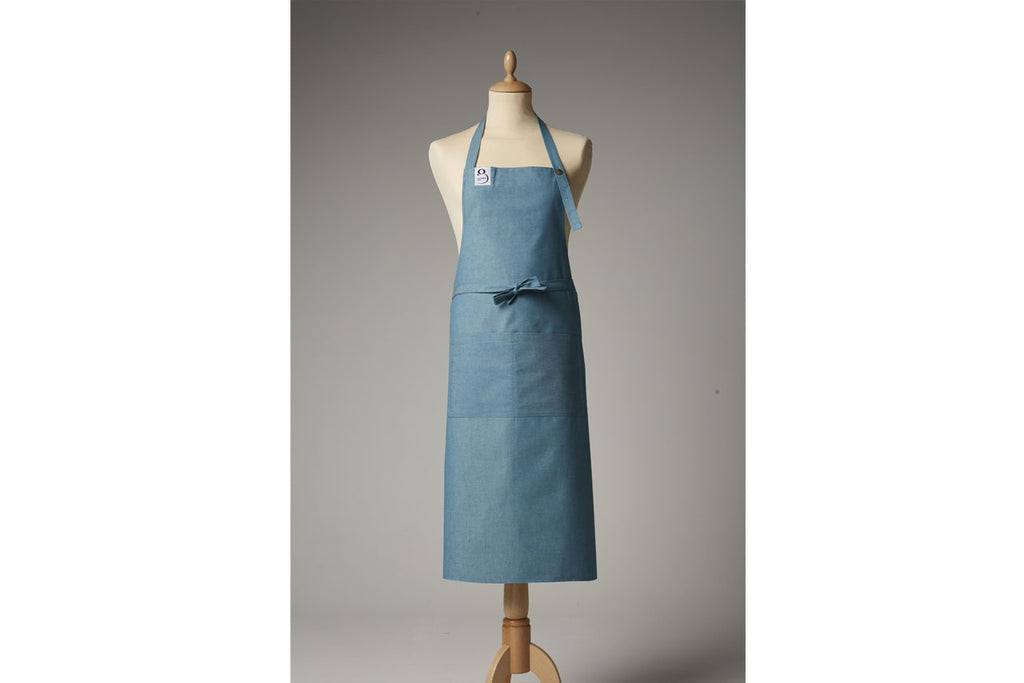 The 100% cotton Chef Double Apron combines contemporary aesthetics with traditional practicality.