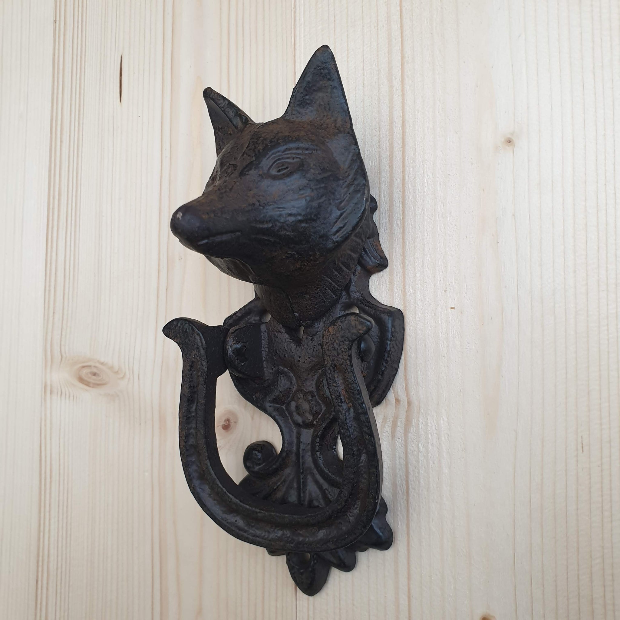 Featured image of post Cast Iron Fox Door Knocker / Cast iron horse bank figurine vintage heavy equestrian decor rearing horse paperweight fox hunting equine gift horse door stop statue horse.