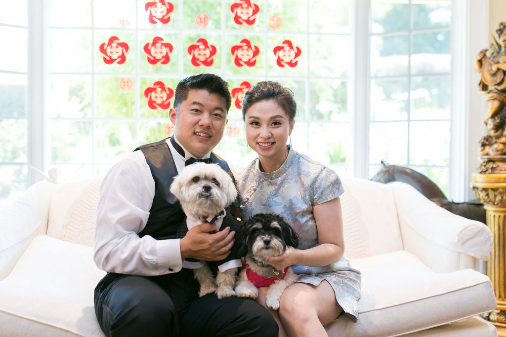 Bride wearing blue wedding cheongsam