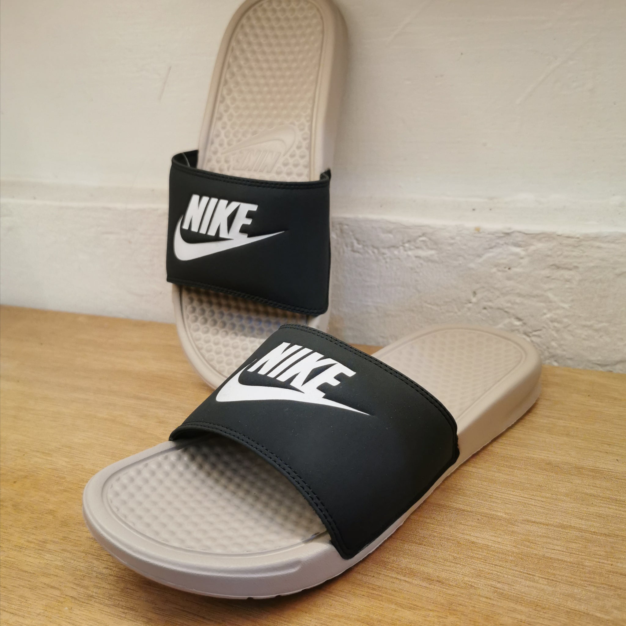 nike benassi off white