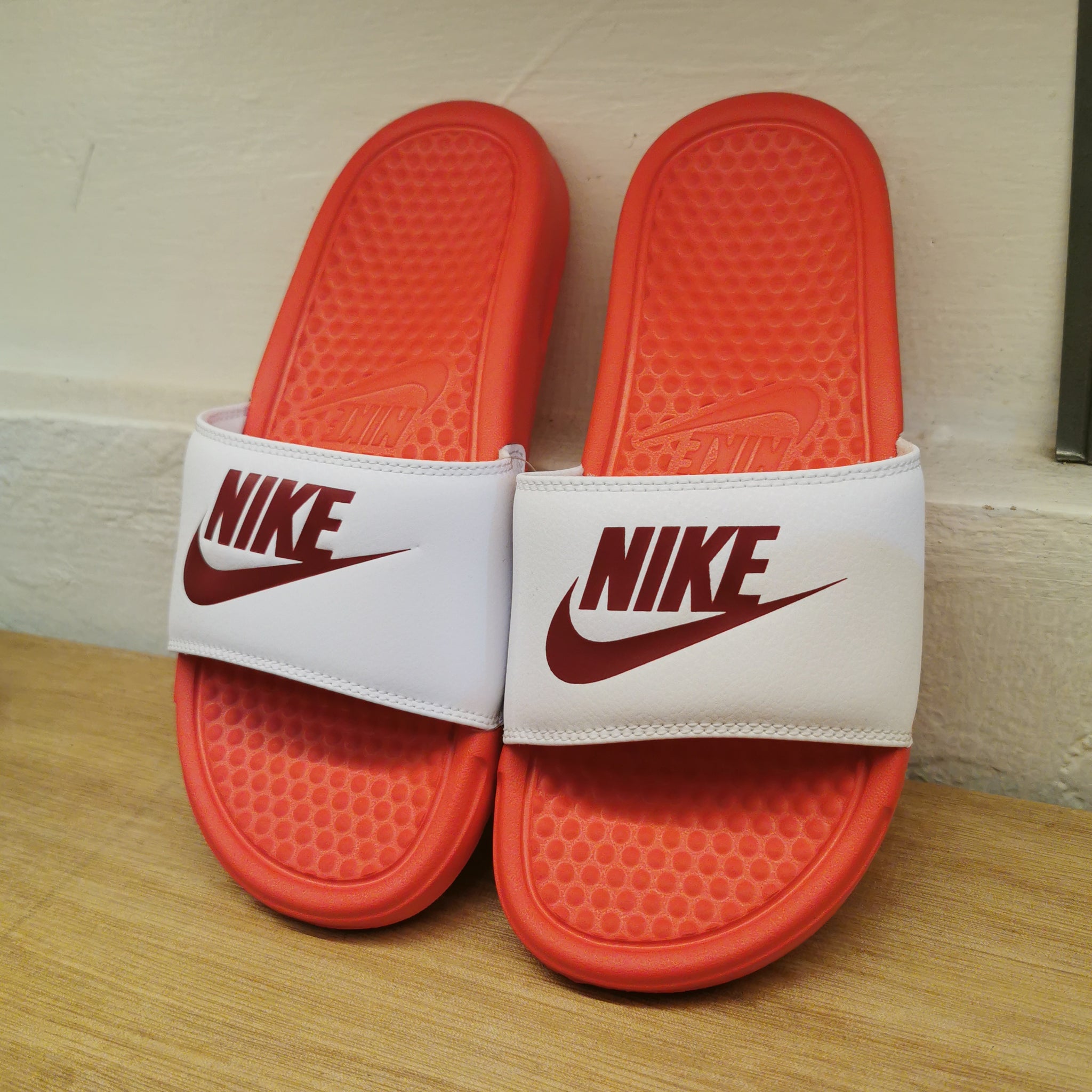 nike slides red and white