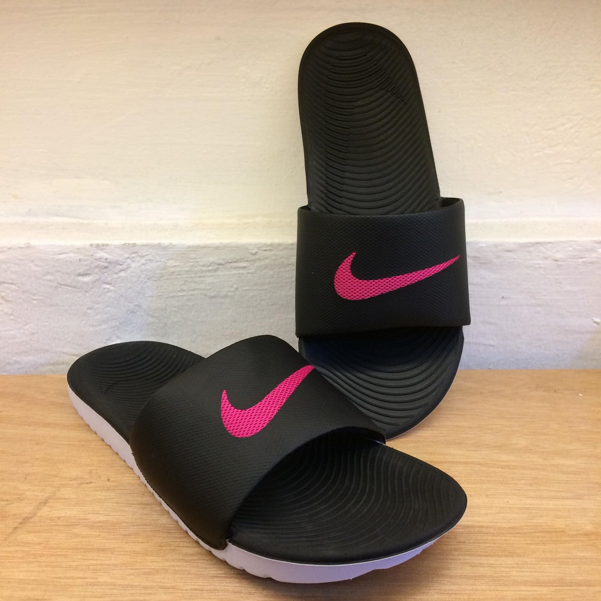 nike kawa slide black vivid pink