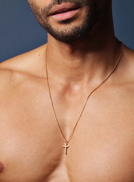 SMALL GOLD CROSS NECKLACE FOR MEN WE ARE ALL SMITH Men S Jewelry   IMG 7661b Grande 