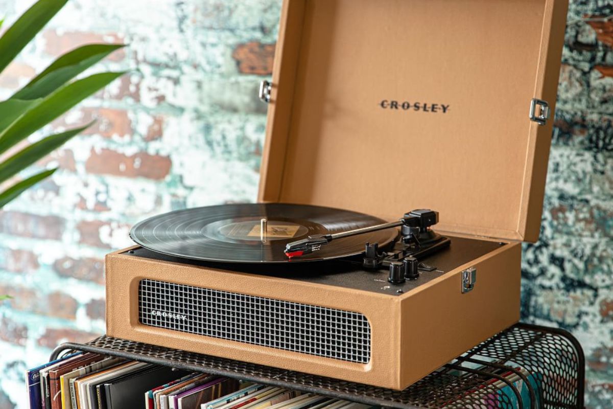 Example record player with built in speakers