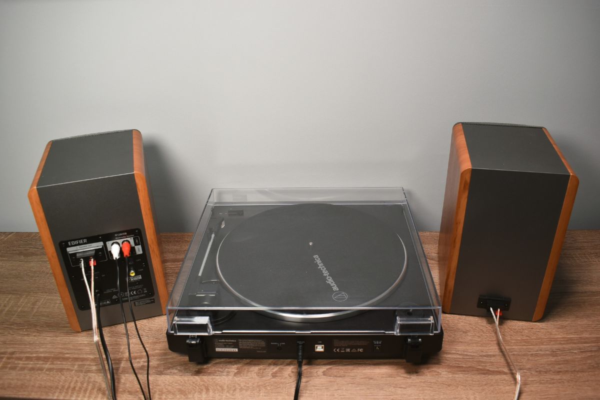 How To Connect Turntable To Active Bookshelf Speakers
