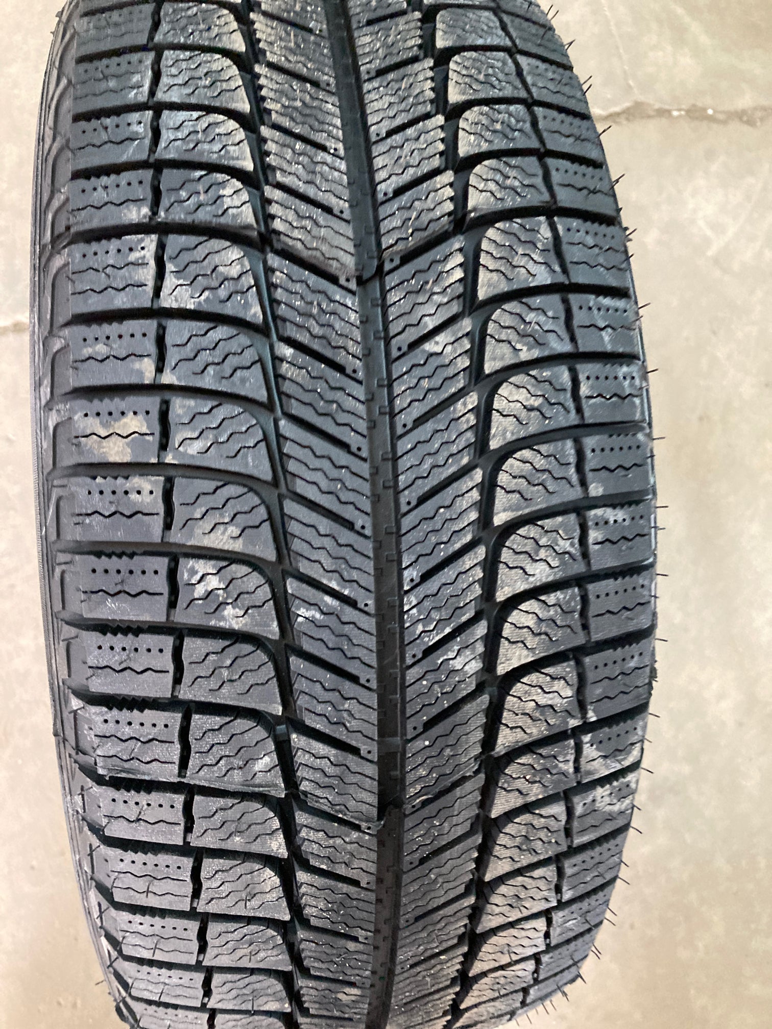 4 x P225/50R17 98H Michelin X-ice Xi3 – PneusGLC-Fungo