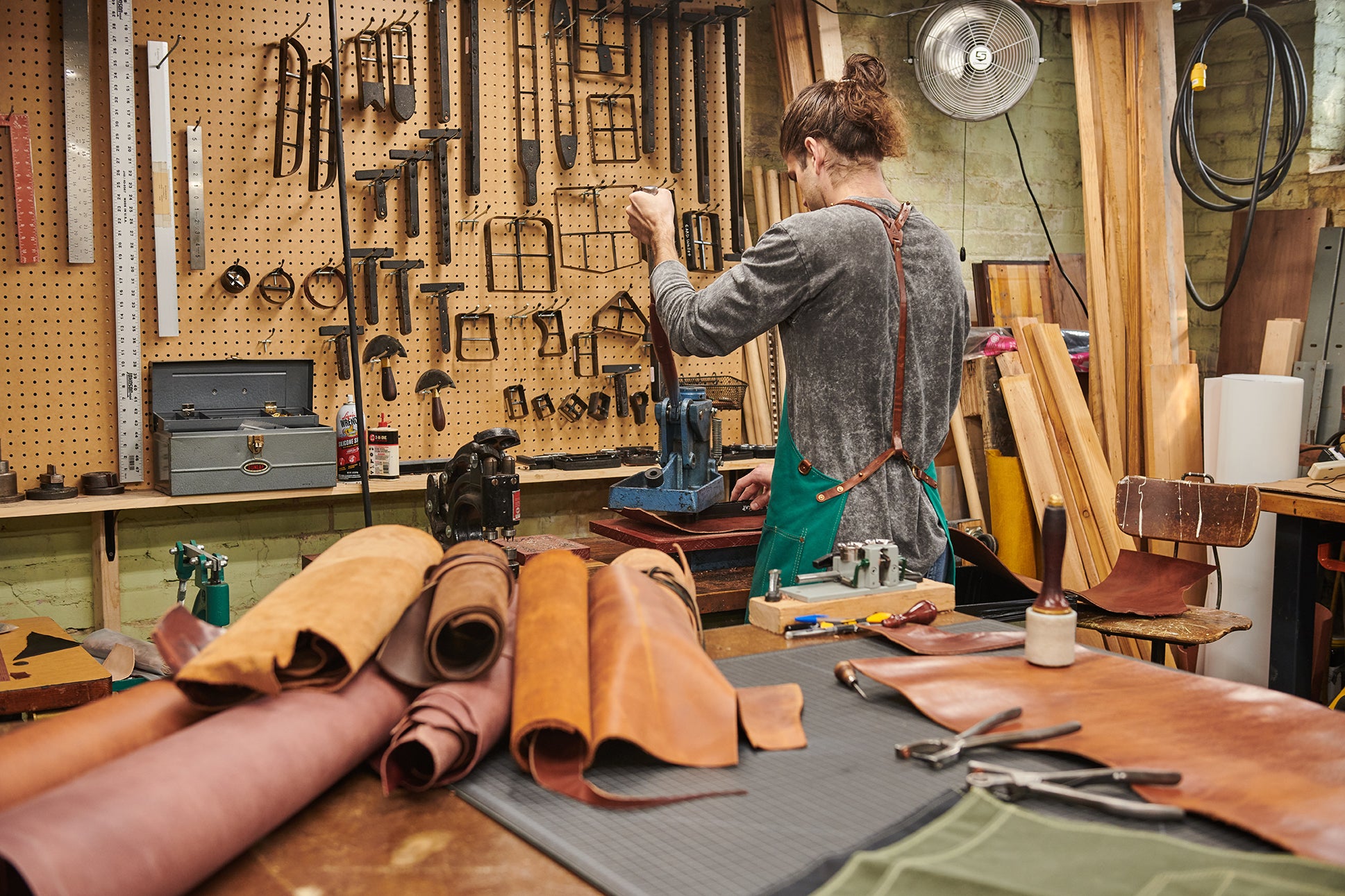 Artifact Omaha Studio Die Cutting Leather w/ A Lucris Swing Arm Press