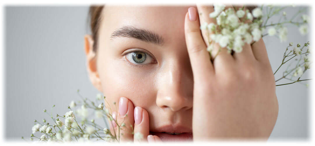 Close-up of a woman's eye with flawless skin, hinting at the purity of Lily & Loaf's collagen.