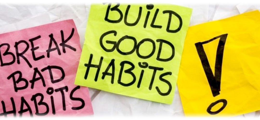 post it notes with text "break bad habits" and "build good habits"