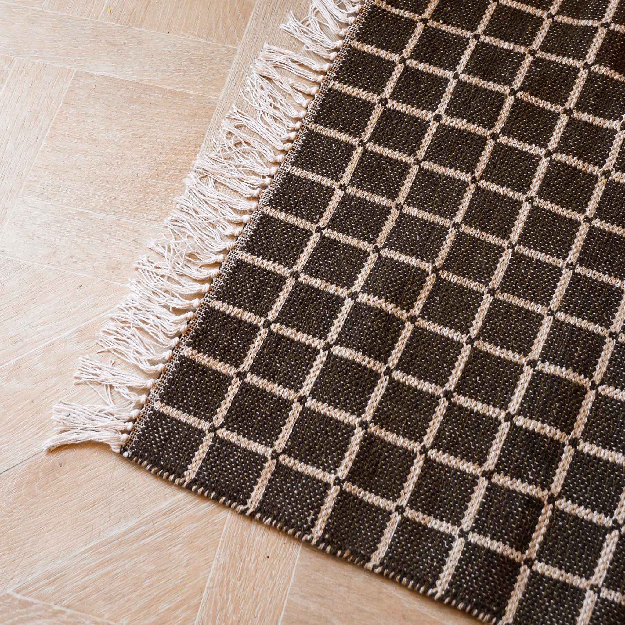 Henny Rug in Light Grey / Aubergine Cotton