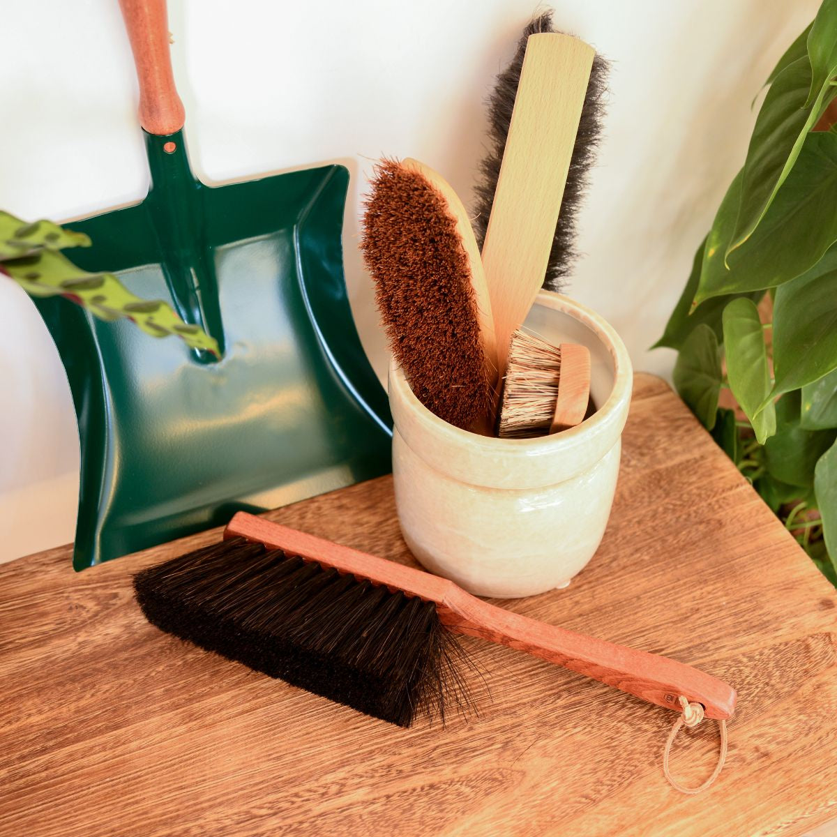 BÃ¼rstenhaus Redecker Dust Pan in Moss Green