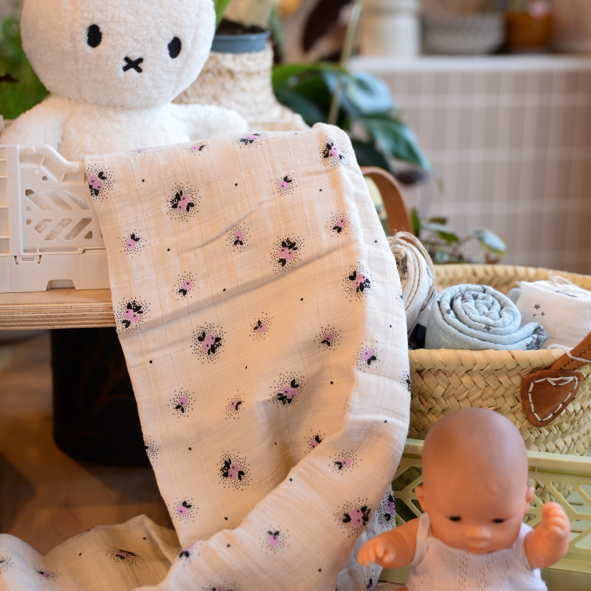 Medium Muslin Swaddle / Styles