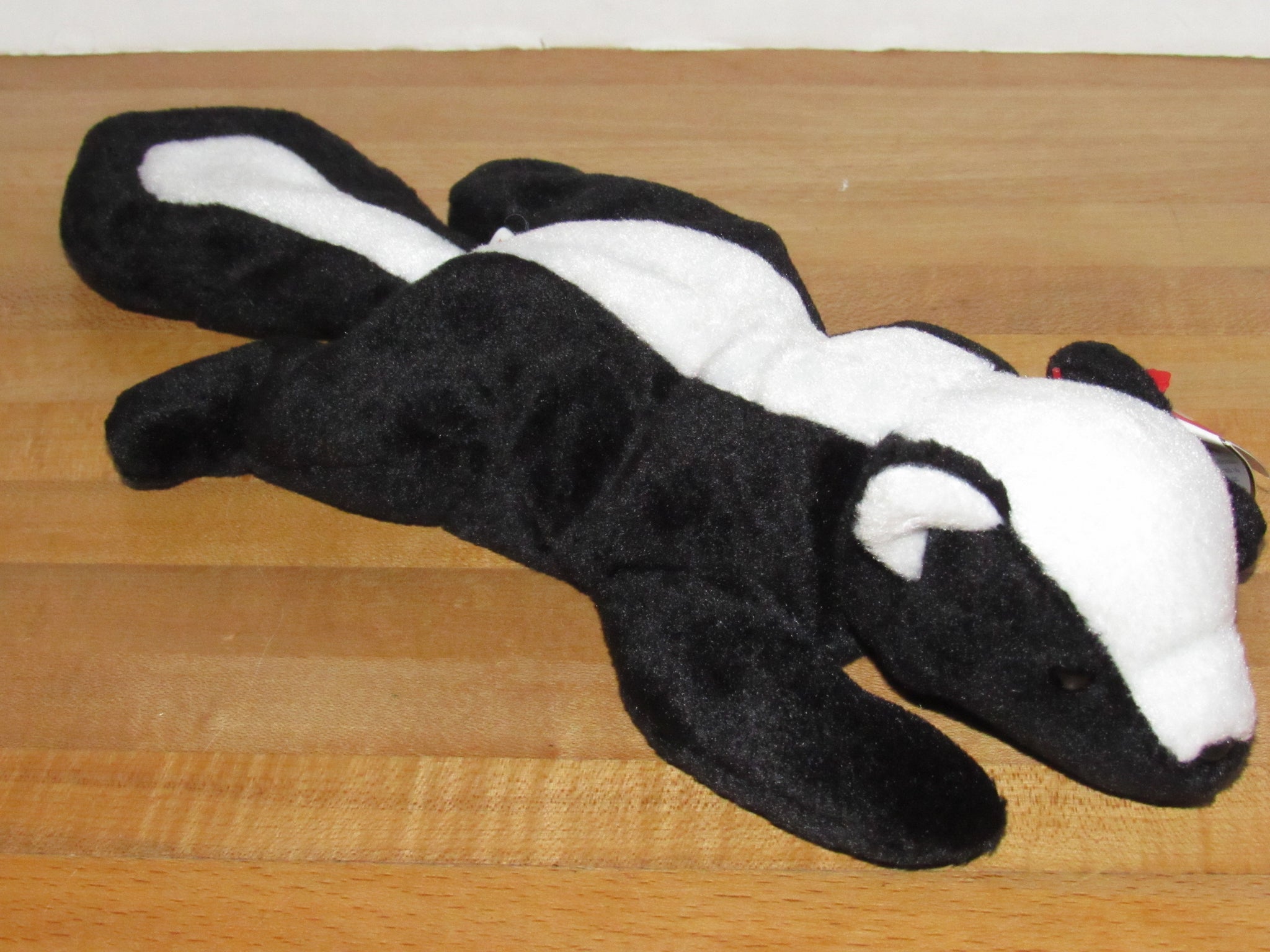 stinky the skunk beanie baby