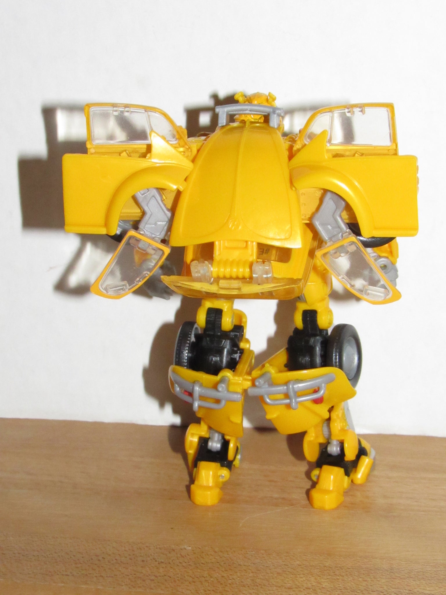Transformers Studio Series 18 Deluxe Class Bumblebee Vw Bug