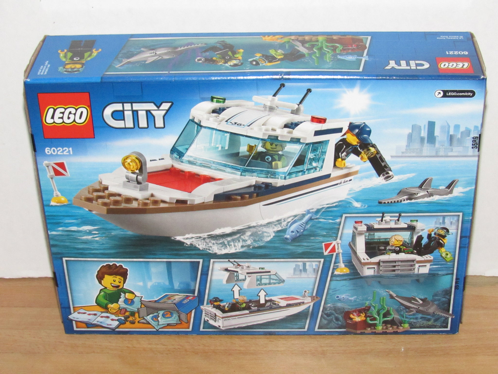 60221 diving yacht