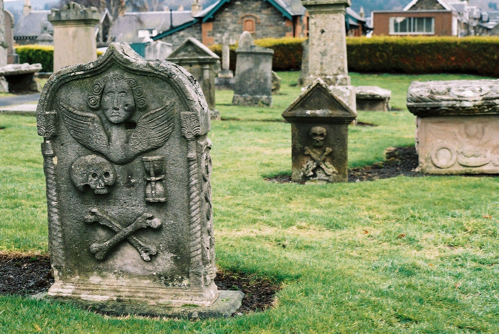 tamed winds t-shirt shop and blog, a knight templar grave at peebles scotland