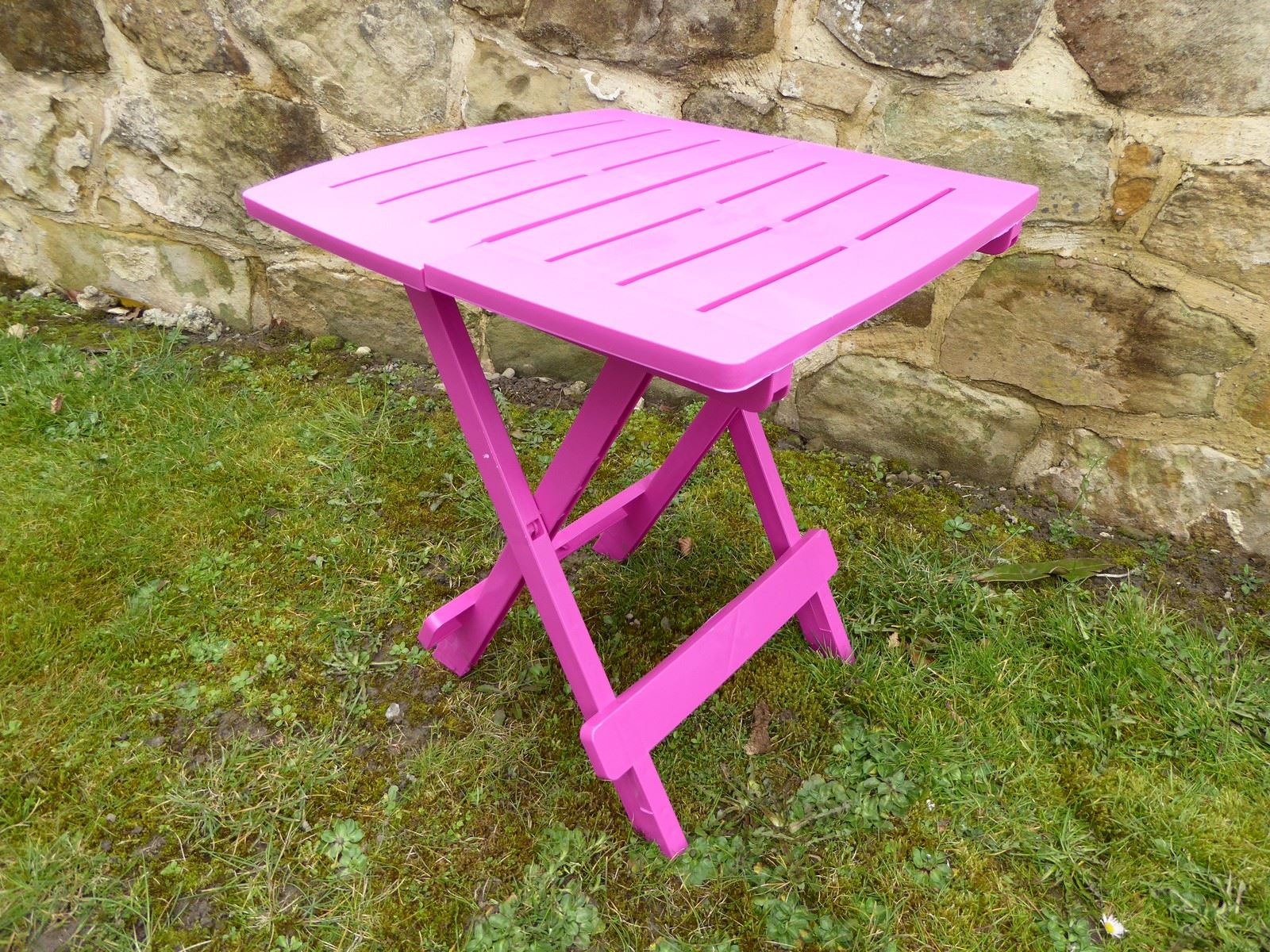 Uk Gardens Pink Resin Plastic Garden Table Lightweight Folding Outdoor Uk Gardens Co Uk