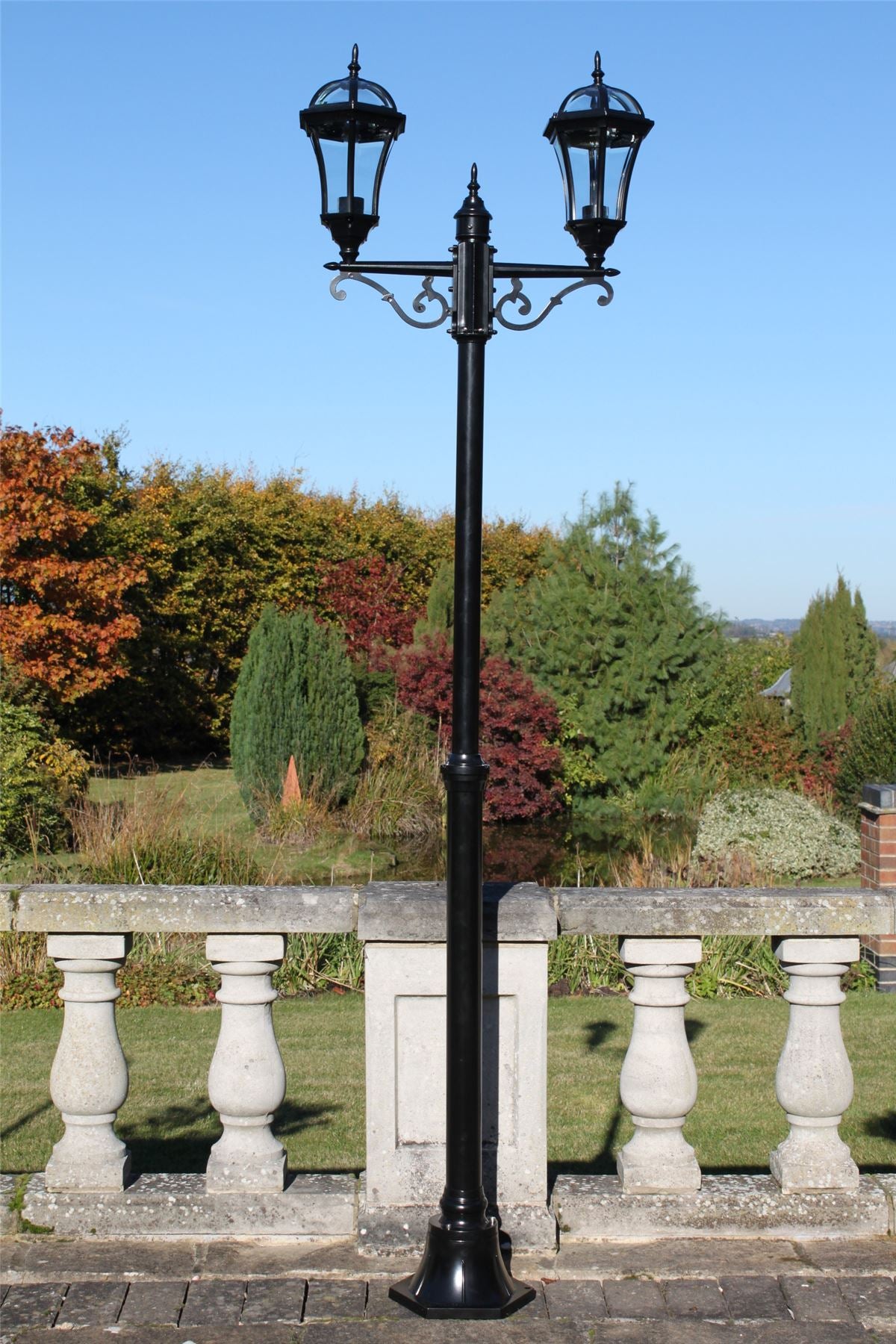 Traditional Garden Lamp Post - Double – uk-gardens.co.uk