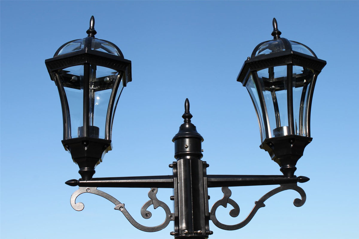 Traditional Garden Lamp Post - Double – uk-gardens.co.uk