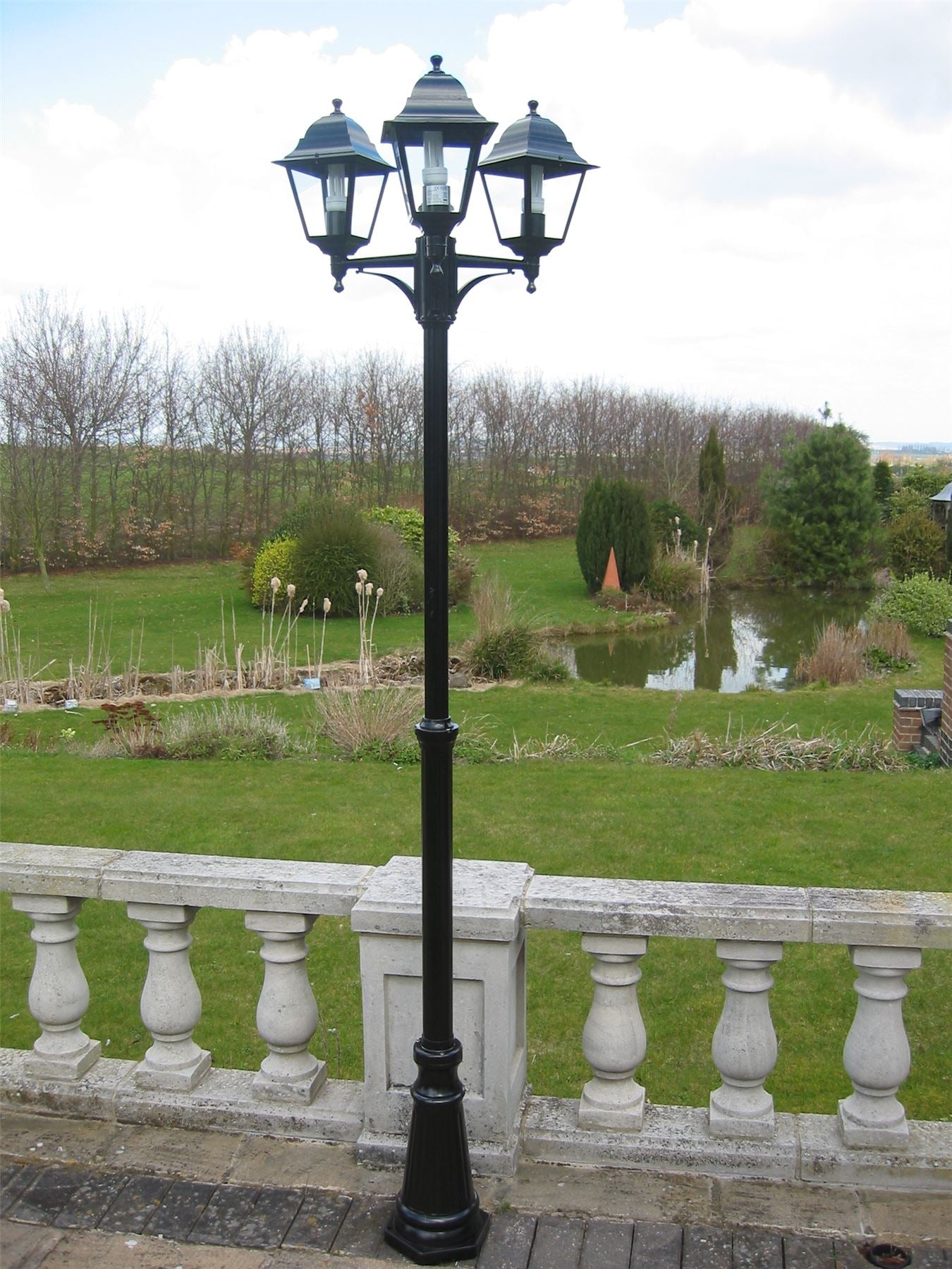 Victorian Garden Lamp Post - Triple – uk-gardens.co.uk