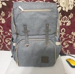 FAMICARE-Diaper-Bag-With-USB-Port-Revew-1