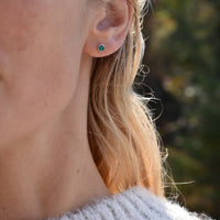 Emerald Birthstone Stud Earrings in 14k White Gold (May)