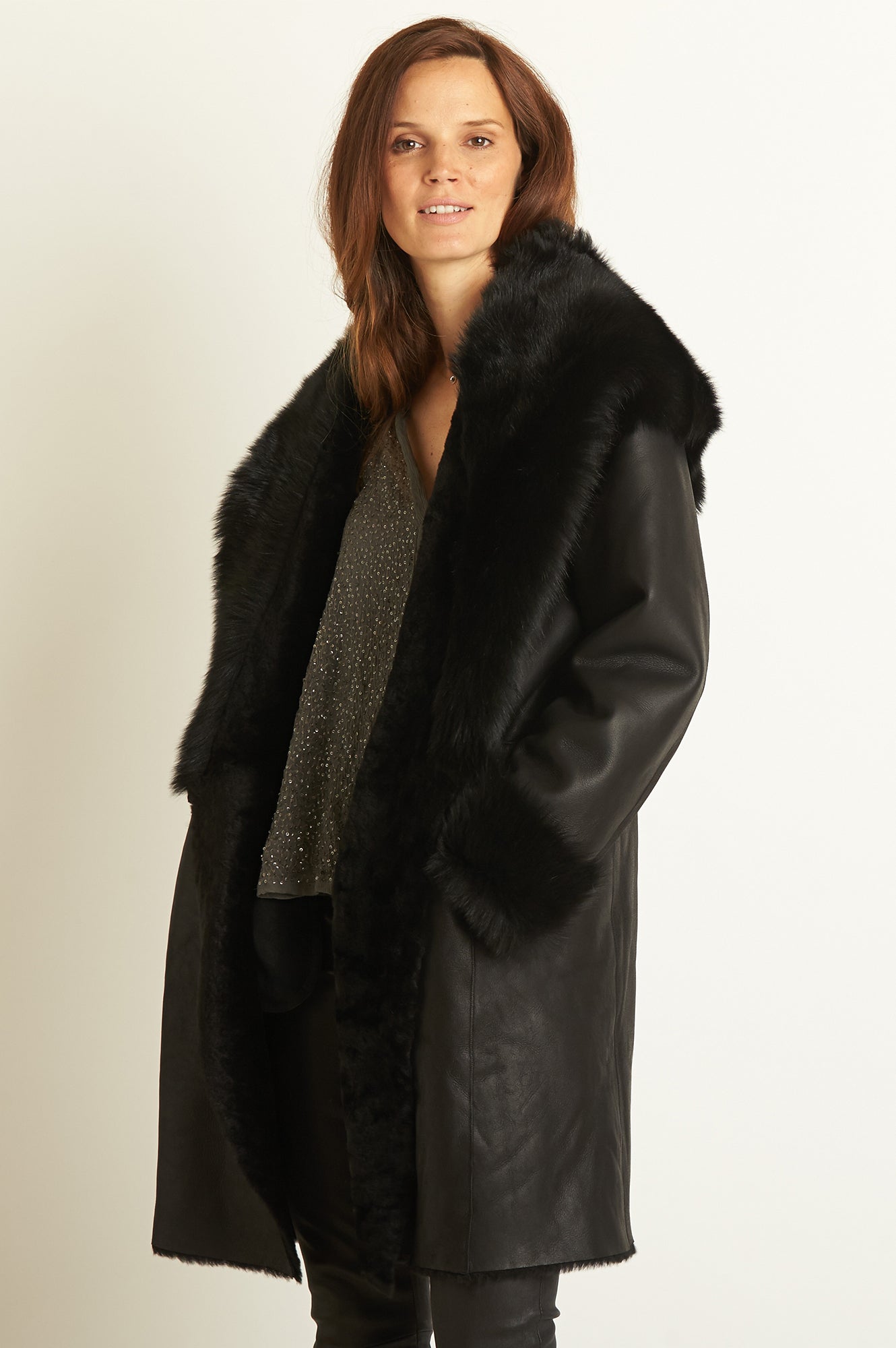 Toscana Oversized Sheepskin Coat | Black – Aspiga